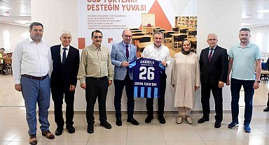 Bakan Bak, "Anadolu Üniversitesinin sportif imkanlarını ve tesislerini en yeni ve en modern haliyle güncelleyeceğiz"