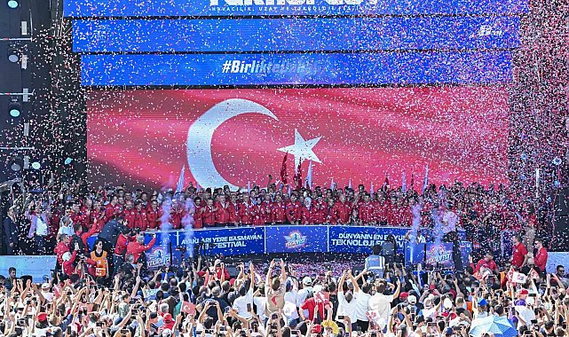 Bakan Göktaş, bakanlığın desteklediği çocuklarla TEKNOFEST'e katıldı