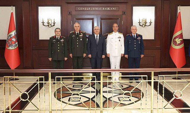 Bakan Güler'den Genelkurmay Başkanı Gürak'a ziyaret