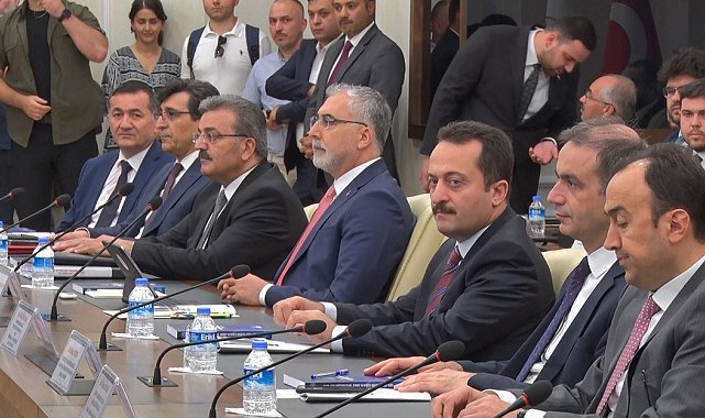 Bakan Işıkhan: "Mutabakata vararak 'Toplu Sözleşmemizi uzlaşma ile sonuçlandırmayı hedefliyoruz"
