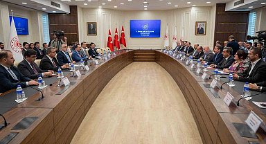 Bakan Işıkhan'dan memur ve memur emeklilerine 2 yıl için yüzde 36'lık yeni zam teklifi