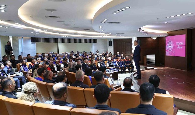 Bakan Yerlikaya AFAD yöneticileri ile bir araya geldi