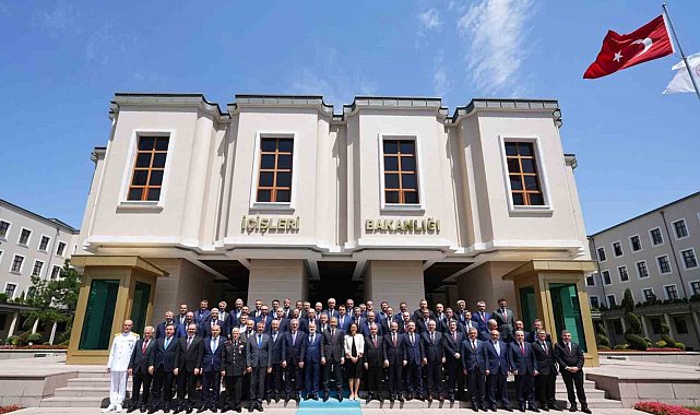 Bakan Yerlikaya valilerle bir araya geldi