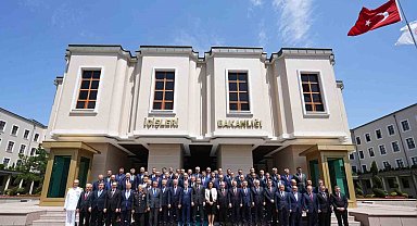 Bakan Yerlikaya valilerle bir araya geldi