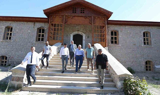 Başkan Büyükkılıç, 85 yıllık Pazarören Öğretmen Okulu'nu inceledi, duygu dolu anlar yaşadı