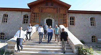 Başkan Büyükkılıç, 85 yıllık Pazarören Öğretmen Okulu'nu inceledi, duygu dolu anlar yaşadı