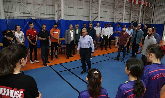 Başkan Büyükkılıç, türkiye Finallerine Gidecek Sporcularla Buluştu