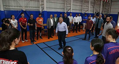 Başkan Büyükkılıç, türkiye Finallerine Gidecek Sporcularla Buluştu