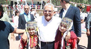 Başkan Büyükkılıç verdiği sözü tuttu, öğrenciler Zafer Bayramı'nda bisikletlerine kavuştu