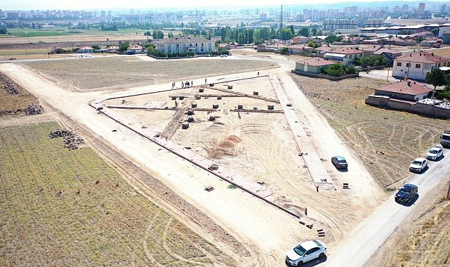 Başkan Çolakbayrakdar; "Yeter Ki 1 metrekare alanın mülkiyeti kamuya ait olsun hızlıca park yapıyoruz"