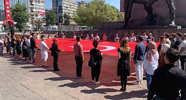 Başkent'te şehitler için saygı duruşu