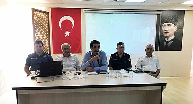 Bozyazı Kaymakamı Topsakaloğlu muhtarlarla bir araya geldi