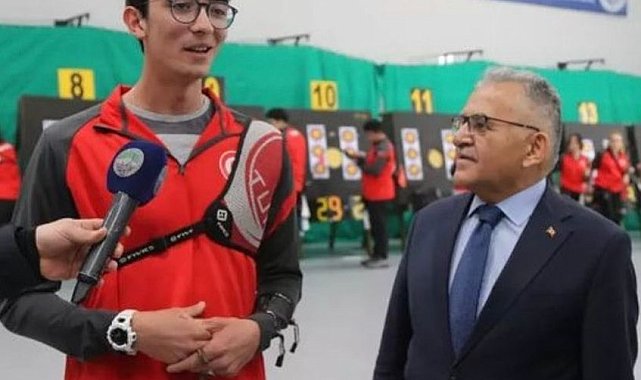 Büyükkılıç'tan Mete Gazoz'a Tebrik