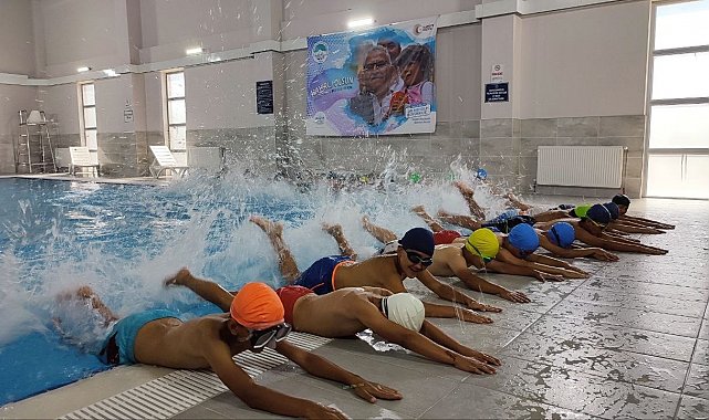 Büyükşehir'in Sarıoğlan Çiftlik Kapalı Yüzme Havuzu hizmete başladı