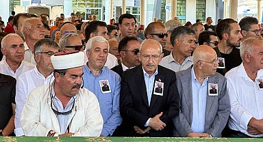 CHP ilçe kongresinde vefat eden Faruk Özdemir toprağa verildi