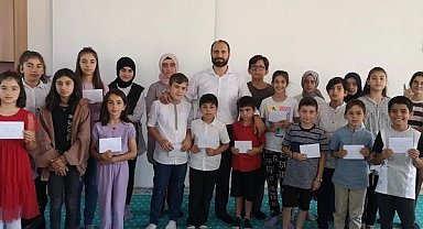 Dereceye giren öğrenciler para ile ödüllendirildi