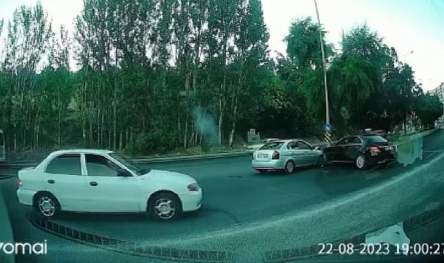 Dikkatsiz sürücü kazayı da beraberinde getirdi