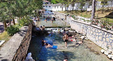 Dünyada benzeri yok, hem serinliyorlar hem şifa buluyorlar