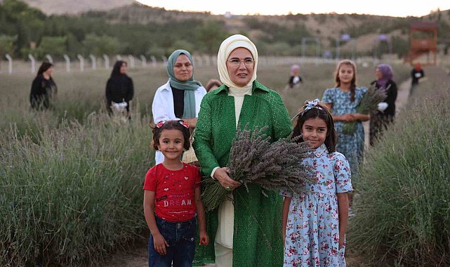 Emine Erdoğan, Ankara'da Ekolojik Köy ziyareti ve lavanta hasadı yaptı