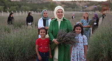 Emine Erdoğan, Ankara'da Ekolojik Köy ziyareti ve lavanta hasadı yaptı