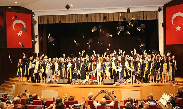 ERÜ Fen Fakültesi 2022-2023 Mezunlarını Verdi