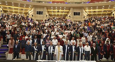 ERÜ İlahiyat Fakültesi 55. dönem mezunlarını verdi