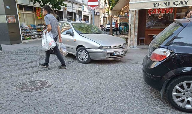 Eskişehir'de iki araç çarpıştı