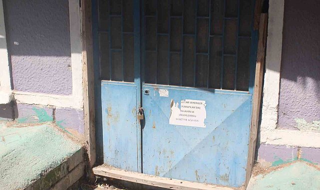 Eskişehir'de terk edilen evin kapısındaki gizemli yazı