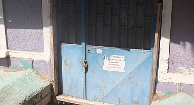 Eskişehir'de terk edilen evin kapısındaki gizemli yazı