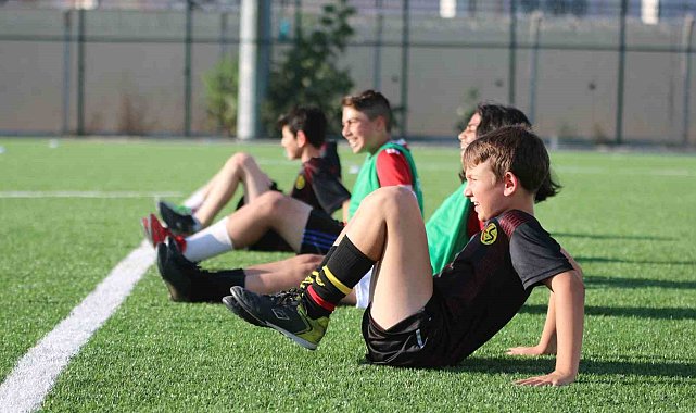 Eskişehirspor Fabrika Futbol Okulu'nda antrenmanlar devam ediyor