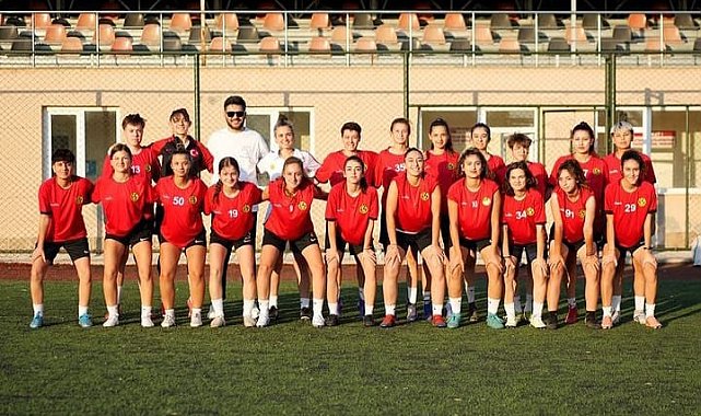 Eskişehirspor Kadın Futbol Takımı topbaşı yaptı