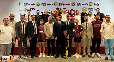 Eskişehirspor'un yeni sezon formaları tanıtıldı