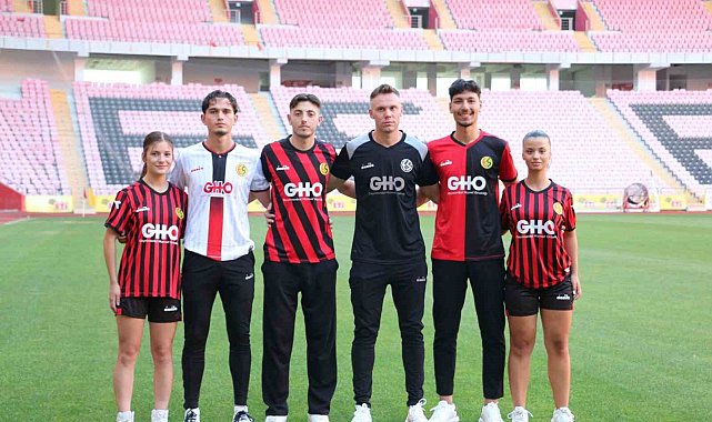 Eskişehirspor'un yeni sezon formalarına ilk 24 saatte yoğun talep