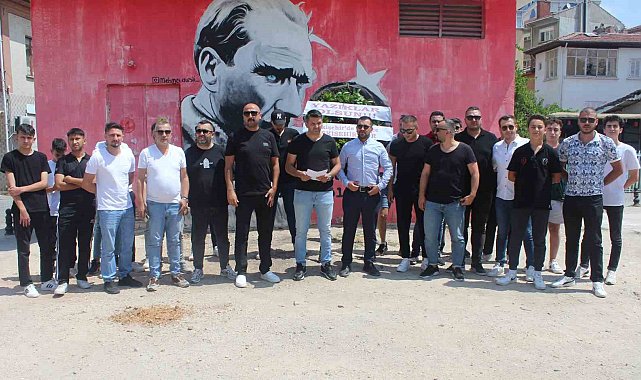 Eskişehirsporlu taraftarlardan İYİ Parti Odunpazarı İlçe Başkanı'na çelenkli tepki