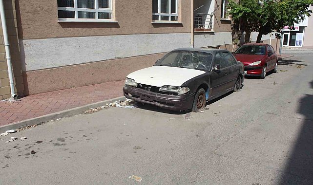 Esrarengiz otomobil merak konusu