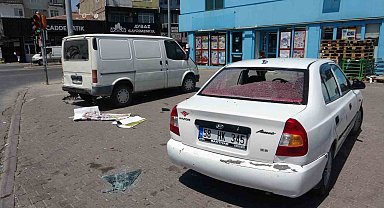 Freni patlayan kamyonet önce 4 araca, ardından yayaya çarptı