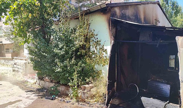 Garajda çıkan yangın paniğe neden oldu