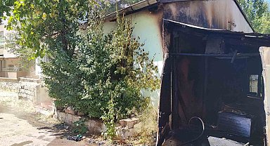 Garajda çıkan yangın paniğe neden oldu