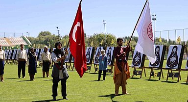 Geleneksel Okçuluk Gençler Açık Hava Puta Türkiye Şampiyonası, Sivas'ta başladı