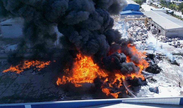 Geri dönüşüm tesisindeki alevler dron ile görüntülendi
