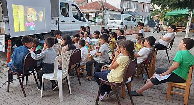 Gezici kütüphane aracı bin çocukla buluştu