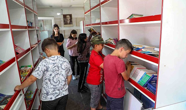 Gezici Kütüphane Hem Eğlendiriyor Hem Öğretiyor