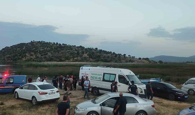 Gölde batan teknedeki 2 kişi kurtuldu, 1 kişinin cansız bedenine ulaşıldı