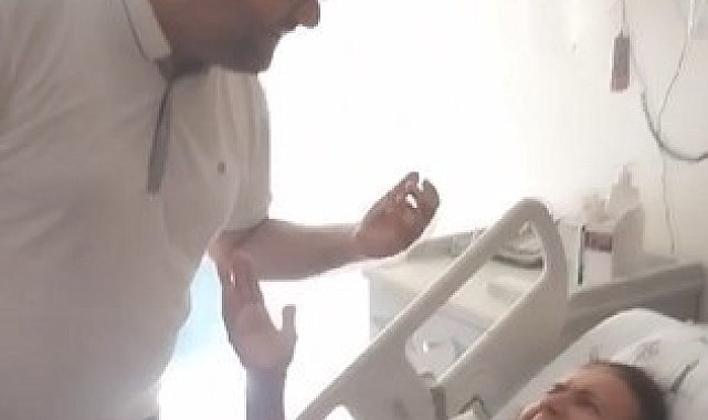 Hastasını şarkıyla taburcu etti
