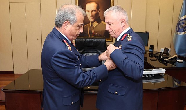 Hava Kuvvetleri Komutanlığında devir teslim töreni