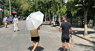 Hava sıcaklıkları düşerken güneşe karşı şemsiye önlemi devam ediyor