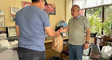 Hayırsever muhtar her hafta onlarca aileye ekmek dağıtıyor