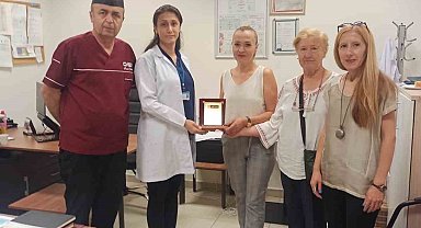 Hayvan severlerden Şehir Hastanesi'ne teşekkür plaketi