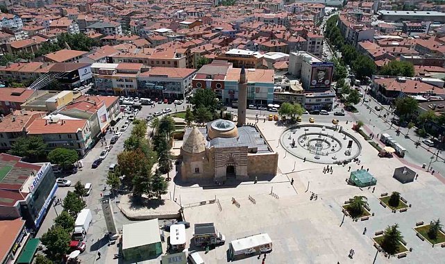 Hirfanlı Baraj Gölü Yelken yarışları tanıtımı tarihi Cacabey Meydanında yapıldı