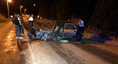 İki otomobil kafa kafaya çarpıştı: 7 yaralı